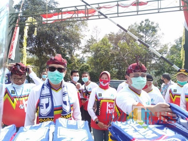 Menkumham Yasonna Hamonangan Laoly (depan, paling kiri) saat tiba di SAE (doc MalangTIMES)