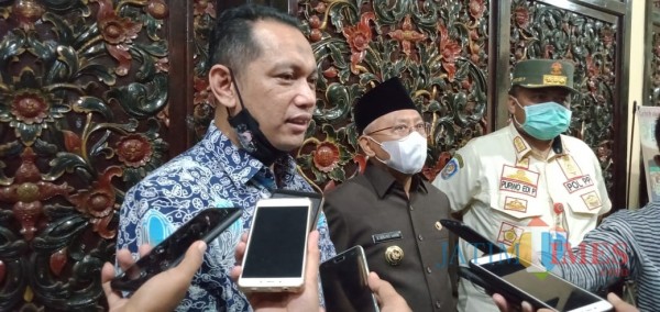 Wakil Ketua KPK RI, Nurul Ghufron didampingi Bupati Sumenep A. Busyro Karim (Foto: Ist/JatimTIMES)