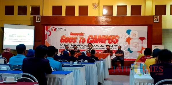 Bawaslu mengundang perwakilan mahasiswa dari sejumlah kampus di Ngawi untuk mengikuti sosialisasi pengawasan partisipatif