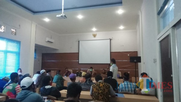 Sejumlah Pokmaswas saat lakukan pertemuan di aula DKP Bangkalan (foto: redaksi Bangkalantimes)