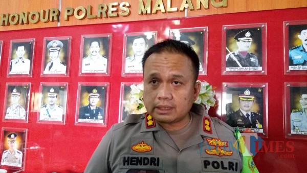 Kapolres Malang AKBP Hendri Umar saat ditemui awak media di lobby Mapolres Malang, Rabu (30/9/2020). (Foto: Tubagus Achmad/MalangTimes)