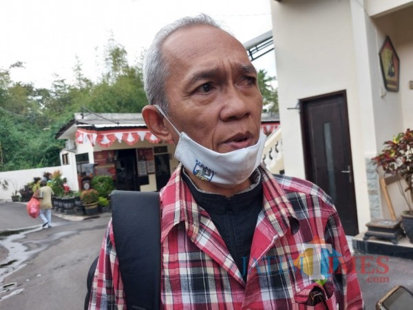 Ketua MCC (Malang Crisis Center), Rosani Projo saat ditemui awak media di Mapolres Malang, Rabu (30/9/2020). (Foto: Tubagus Achmad/MalangTimes)