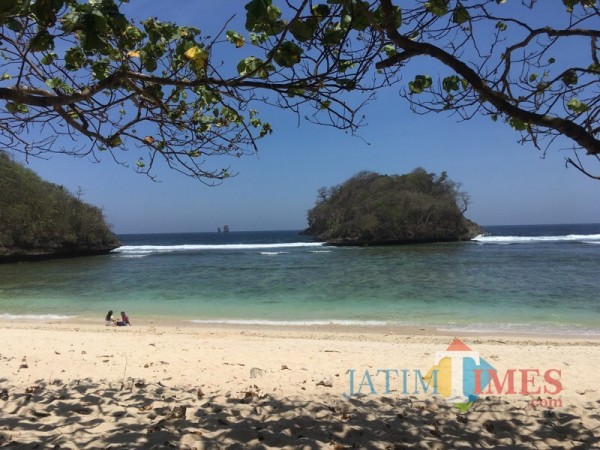 Salah satu wisata pantai di Kabupaten Malang yang disiapkan SOP khusus guna mengantisipasi terjadinya potensi musibah tsunami (Foto : Dokumen MalangTIMES)