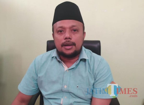 Komisioner KPU Kabupaten Sumenep, Rafiqi Tanzil saat ditemui di kantor KPU (foto doc. Syaiful Ramadhani/JatimTIMES)