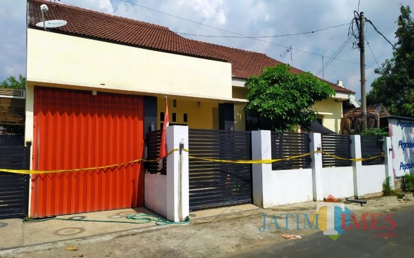 Rumah guru TK yang digerebek Polrestabes Surabaya di Dusun Pengkol, Desa Ceweng, Kecamatan Diwek, Jombang. (Foto : Adi Rosul / JombangTIMES)