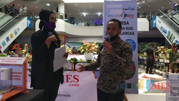 General Manager JatimTIMES Network, Heriyanto saat membuka pameran virtual bunga terbesar dan pertama di Malang Raya (Pipit Anggraeni/MalangTIMES).