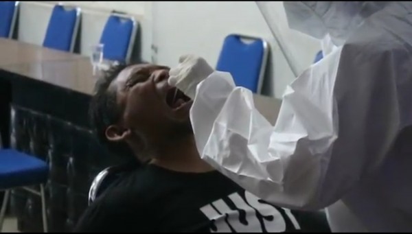 Skuat Arema FC saat menjalani test swab (tangkapan layar video)