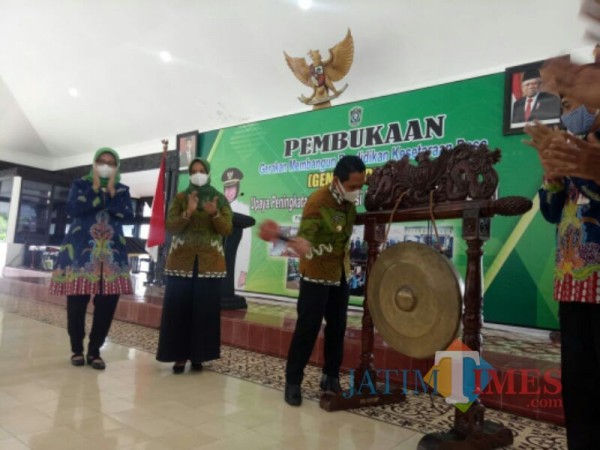 Bupati Lumajang ketika membuka Program Gempita Desa di Pendopo AryaWiraraja (Foto : Moch. R. Abdul Fatah / Jatim TIMES)