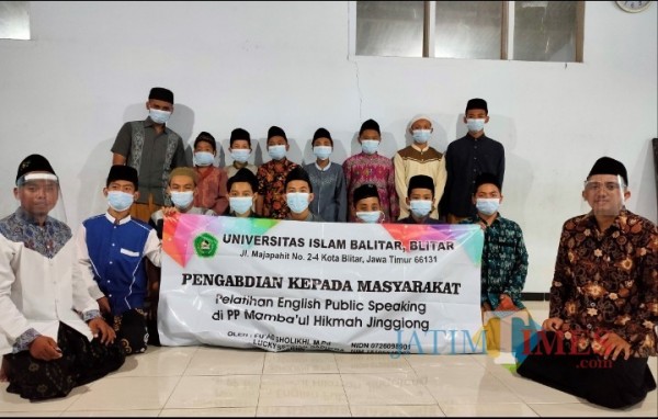 Pelatihan English Public Speaking digelar Unisba Blitar dengan menyasar pondok pesantren