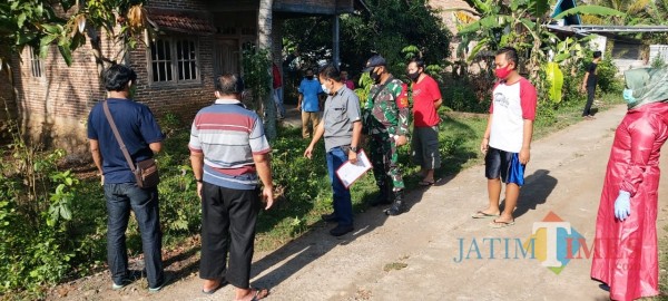 Polisi melakukan olah TKP di lokasi tewasnya Kakek Suwaji