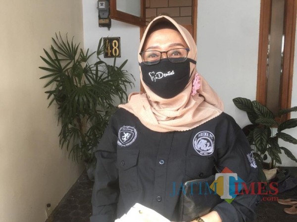 Humas Satgas Covid-19 Kabupaten Malang, Aniswaty Aziz saat menjelaskan zona Covid-19 di wilayahnya (Foto : Dokumen MalangTIMES)
