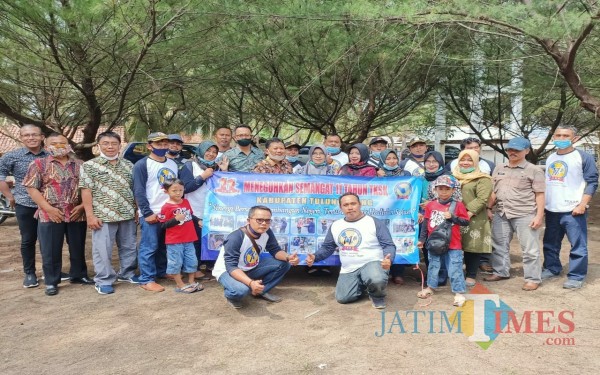 Para TKSK dari 19 Kecamatan berkumpul di pantai Sine Kalidawir / Foto : Istimewa / Tulungagung TIMES