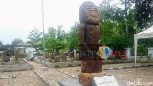 Salah satu patung di situs Pekauman Kecamatan Grujugan (Foto: Abror Rosi/JatimTimes)