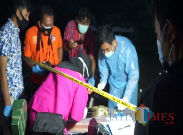 Polisi membongar makam bayi hasil aborsi