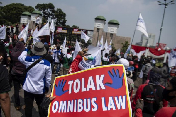 Demo tolak UU Cipta Kerja (Foto: Republika)