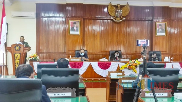 Fraksi Partai Demokrat bacakan pandangan umum saat rapat Paripurna