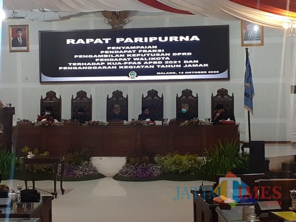 Rapat Paripurna di Ruang Sidang DPRD Kota Malang, Senin (12/10). (Arifina Cahyanti Firdausi/MalangTIMES).