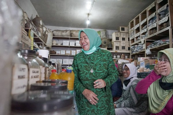 Calon Bupati Lathifah Shohib saat mengunjungi dan menyapa masyarakat Kabupaten Malang. (Foto: Dok. Malang Bangkit)