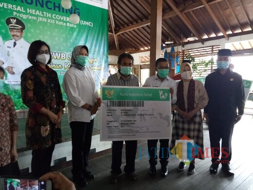 Acara launching Universal Health Clverage (UHC) Program JK KIS. (Desi Kris/MalangTIMES)