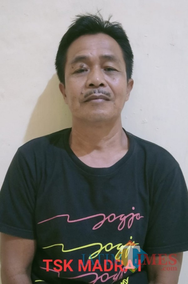 Madrai pelaku pelecehan dan pencabulan diamankan di Mapolsek Balung (foto : istimewa / Jatim TIMES)