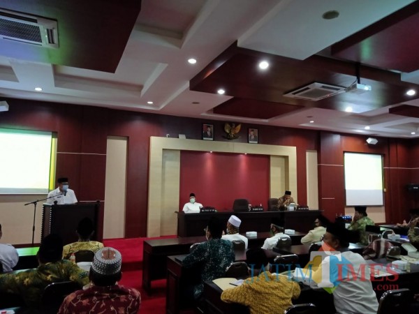 Pjs Bupati Blitar Budi Santosa membuka Musda IX MUI Kabupaten Blitar.(Foto : Aunur Rofiq/BlitarTIMES)