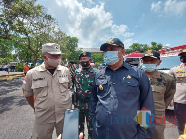 Pjs Bupati Malang, Sjaichul Ghulam saat ditemui awak media usai memimpin apel di Kodim 0818, Kamis (15/10/2020). (Foto: Tubagus Achmad/MalangTimes)