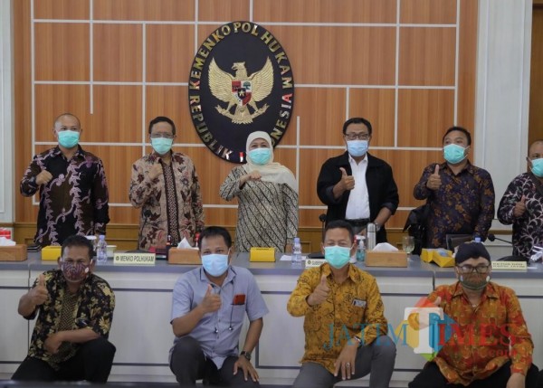 Gubernur Jatim Khofifah ketika mengawal aspirasi para buruh