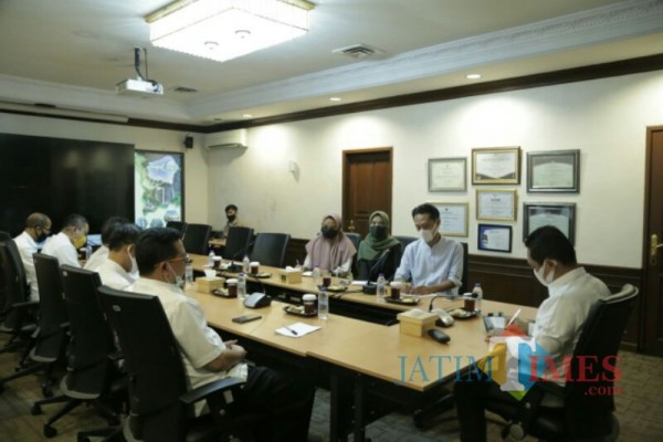 Pertemuan Bupati Lumajang dengan Tim Direksi dan Manajerial Cekstok (Foto : Kominfo / JatimTIMES)