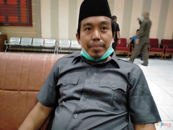 Wakil Ketua DPRD Kabupaten Sumenep, Indra Wahyudi mengutuk keras tindakan Persekusi, Represif maupun Bullying kepada aktivis (Foto: Syaiful Ramadhani/JatimTIMES)