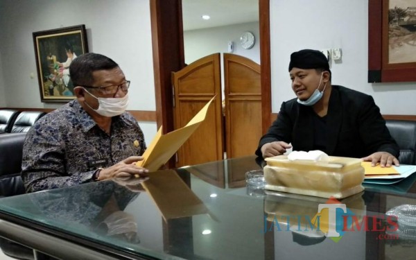 Bupati Tulungagung Maryoto Birowo menerima ketua LSM Bintara di pendopo. / Foto : Anang Basso / Tulungagung TIMES