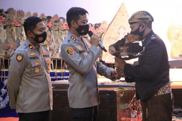 Bagoes saat menghadiri wayang kulit virtual