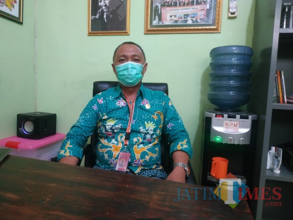 Ketua KPU Kabupaten Sumenep A. Warits saat ditemui di ruang kerjanya (Foto: Syaiful Ramadhani/JatimTIMES)