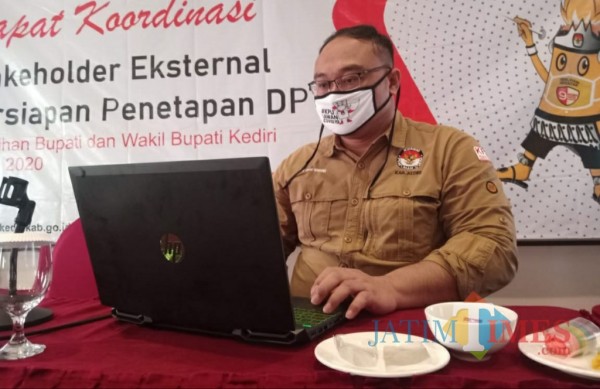 Eka Wisnu Wardhana Komisioner KPU Kabupaten Kediri.(eko arif s/Jatimtimes)