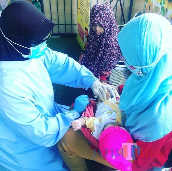 Layanan imunisasi di Puskesmas Bareng Kota Malang. (Foto: Instagram @puskesmasbareng).