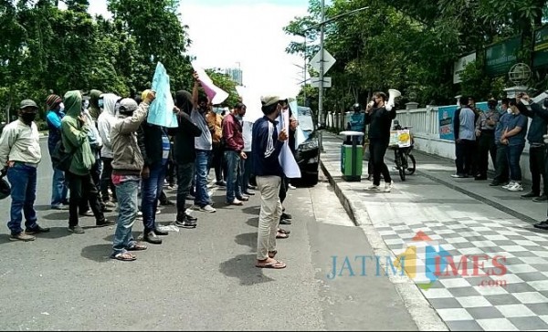 Demo di Kejati Jatim.