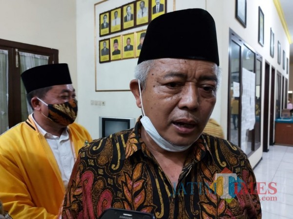 Calon bupati Malang HM. Sanusi saat ditemui awak media di Kantor DPD II Golkar Kabupaten Malang, Rabu (21/10/2020). (Foto: Tubagus Achmad/MalangTimes)