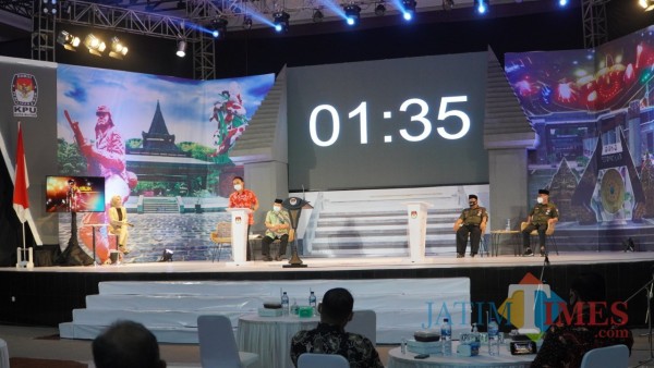 Debat paslon perdana pilwali Kota Blitar.