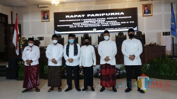 Suasana sidang paripurna di Gedung DPRD Kota Malang saat seluruh peserta kenakan pakaian khas santri untuk peringati Hari Santri Nasional (Pipit Anggraeni/MalangTIMES).