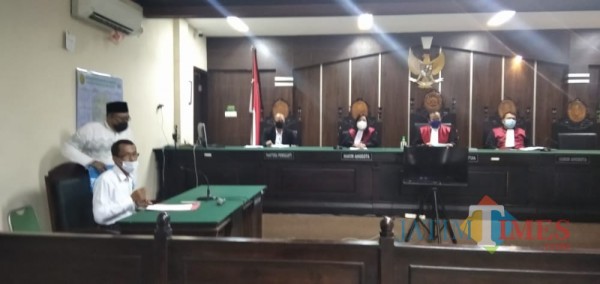 Suasana sidang gugatan Camat Tanggul Vs Bawaslu Jember dan KASN yang digelar di PN Jember (foto : Moh. Ali Makrus / Jatim TIMES)