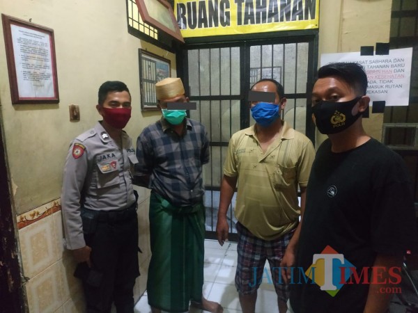 Anggota Polres Pamekasan bersama pelaku saat berada di rutan Polres Pamekasan (Foto:Humas Polres Pamekasan)