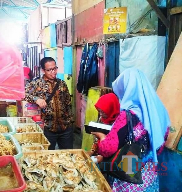 Anggota Fraksi PKS DPRD Kota Malang, Bayu Rekso Aji saat mendengarkan aspirasi dari masyarakat Kota Malang. (Foto: Istimewa).