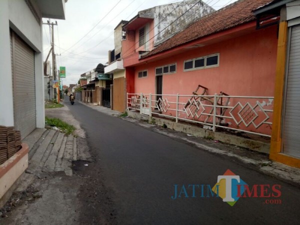 Inilah jalan menuju Kampung Arab Lumajang (Foto : Moch. R. Abdul Fatah / Jatim TIMES)
