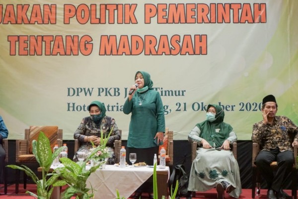 Calon Bupati Malang, Lathifah Shohib saat mengisi sebuah acara bersama jajaran DPW PKB Jawa Timur. (Foto: Dok. Malang Bangkit)