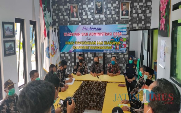 Pembinaan kearsipan di Desa Karangtalun, Kecamatan Kalidawir. / Foto : Anang Basso / Tulungagung TIMES