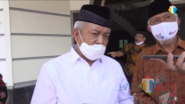 MWC NU Kecamatan Gedangan KH Jumari saat bersama Cabup Paslon 01 SanDi HM Sanusi (MalangTimes)