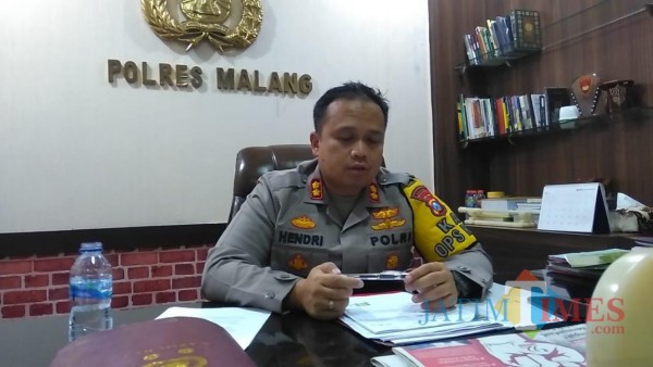 Kapolres Malang AKBP Hendri Umar saat ditemui awak media di ruangannya, Kamis (29/10/2020). (Foto: Dok. JatimTimes)