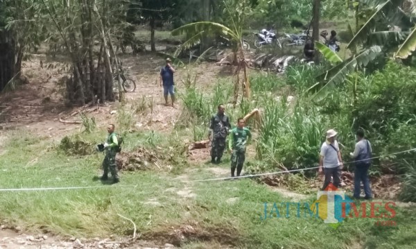 Saat meninjau lokasi jelajah desa