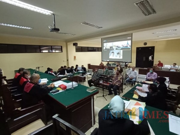 Suasa saat persidangan di Pengadilan Tipikor Surabaya (Foto:Ist/JatimTimes.com)