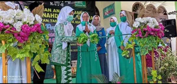 Ketua PC Fatayat Nu saat launching seni marawis Faqoma pada peringatan maulid Nabi