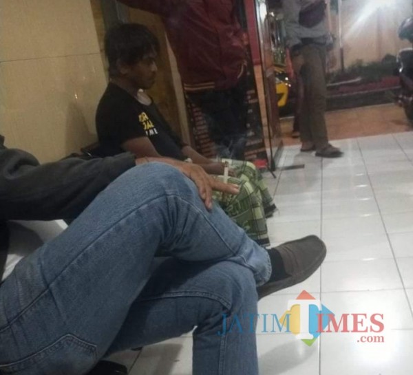 Pelaku yang sudah diamankan di Polsek Klojen. (Ist)